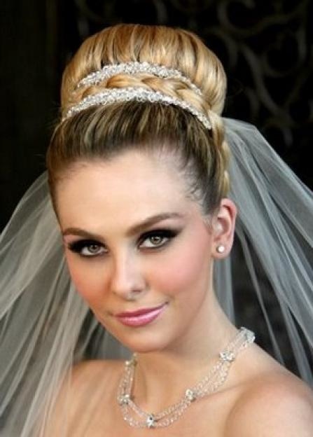 Le chignon King size. Chignon Ob 40a22d617e9118378c058921568ded6f chignon boule mariage